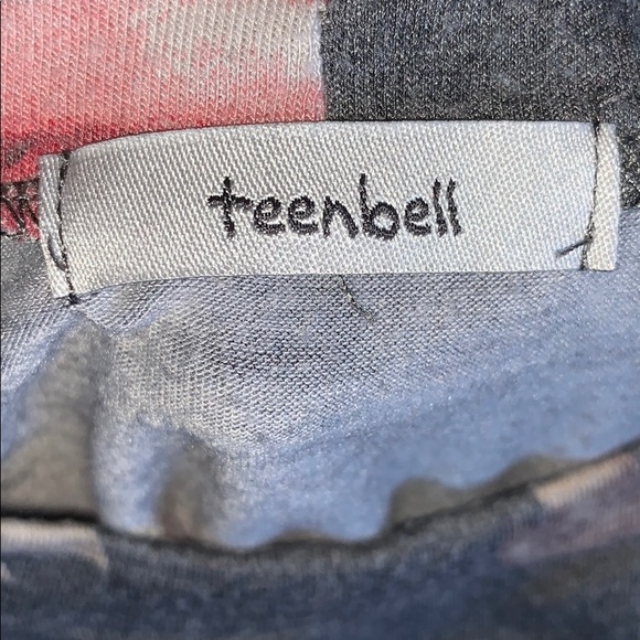 Floral Tee Shirt, Cropped - Picture 3 of 3